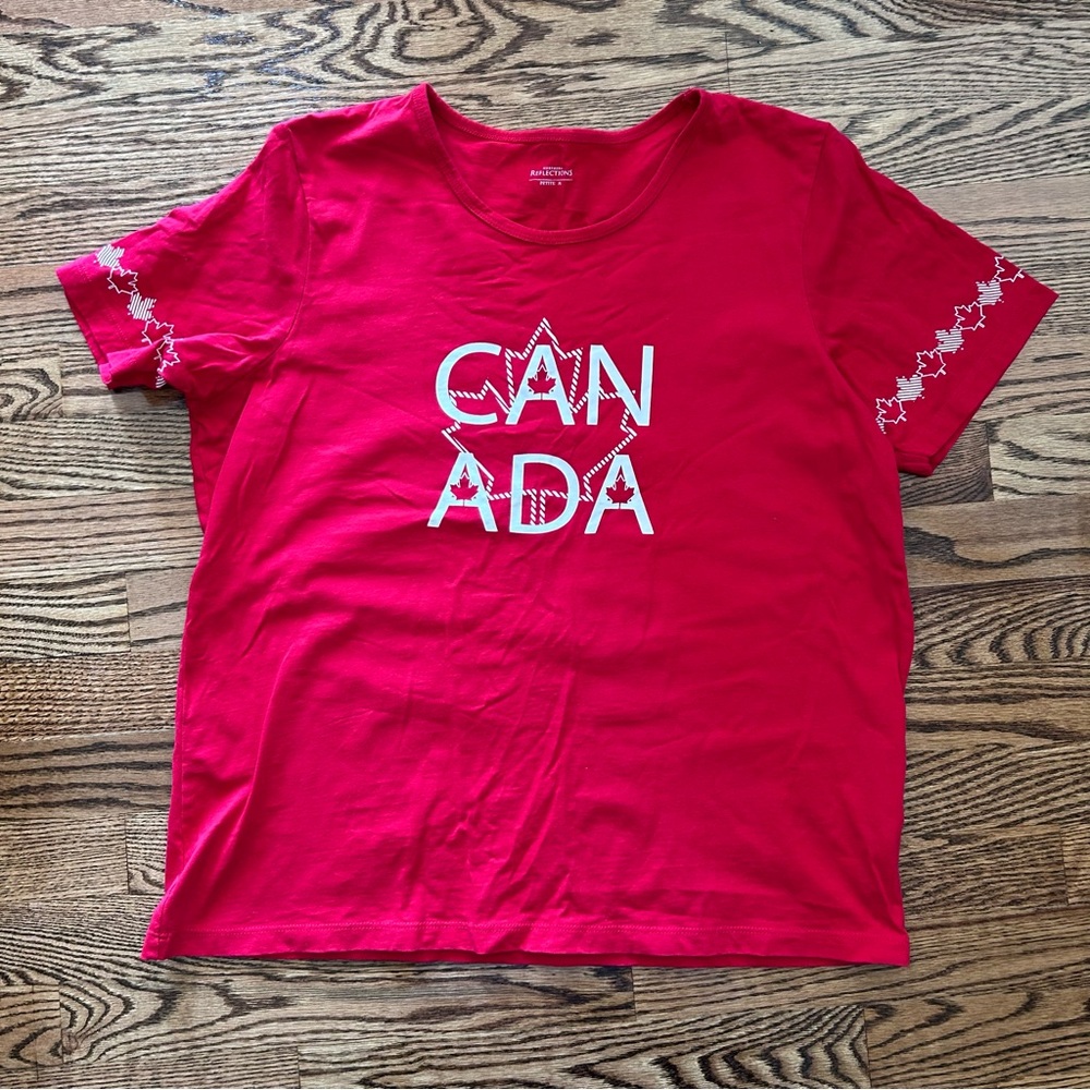 Canada t-shirt Northern Reflections size medium petite EUC